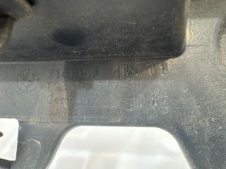 bontott BMW 3 E93 Hátsó középső Lökhárító Tartó (Műanyag)