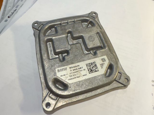 bontott BMW 3 E93 Irányjelző Relé