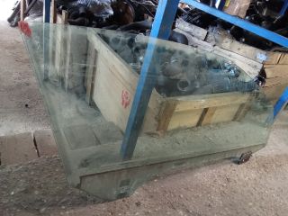 bontott BMW 3 E93 Jobb első Ablak