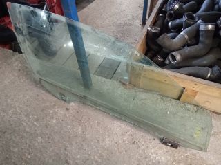 bontott BMW 3 E93 Jobb első Ablak