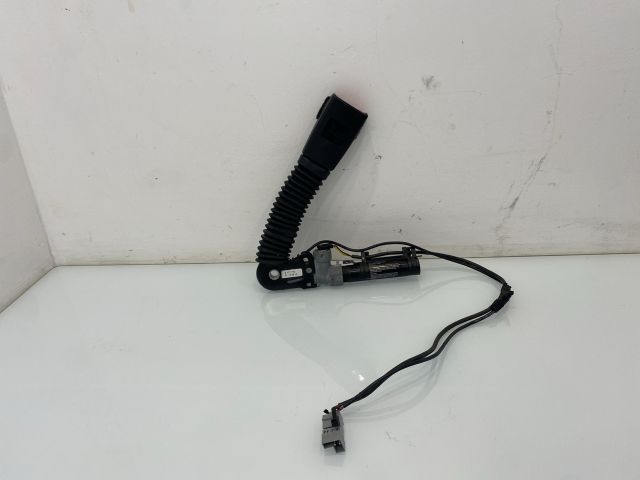 bontott BMW 3 E93 Jobb első Övfeszítő