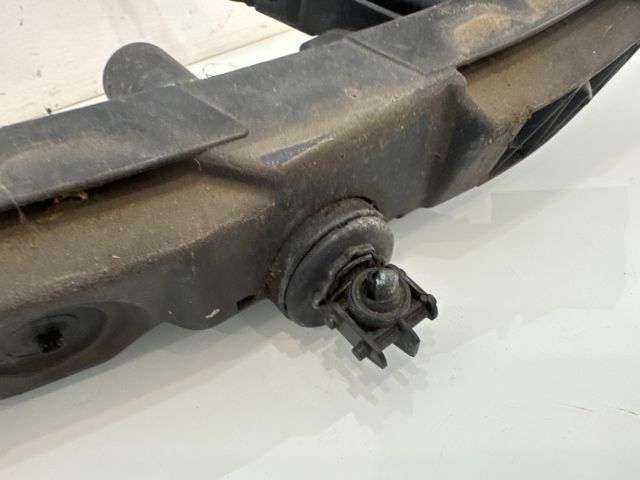 bontott BMW 3 E93 Jobb Fényszóró Tartó