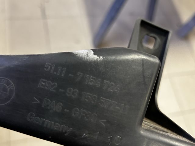 bontott BMW 3 E93 Jobb Fényszóró Tartó