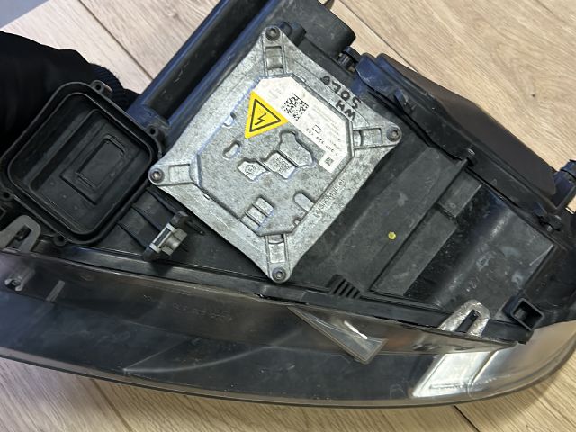 bontott BMW 3 E93 Jobb Xenon Fényszóró