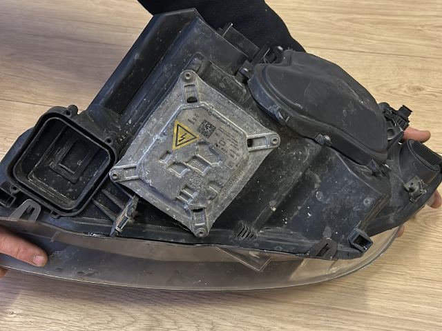 bontott BMW 3 E93 Jobb Xenon Fényszóró