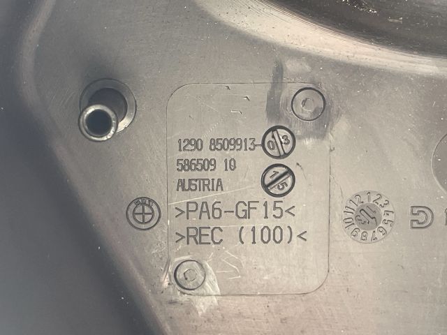 bontott BMW 3 F30-F35 Biztosítéktábla Motortér