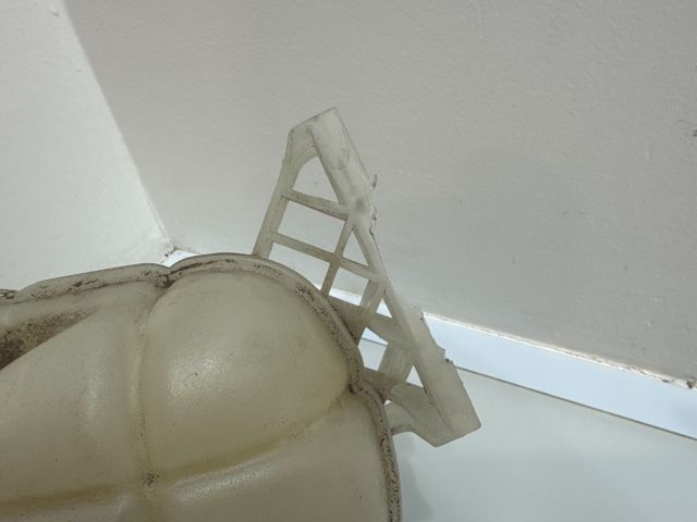 bontott BMW 3 F30-F35 Kiegyenlítő Tartály