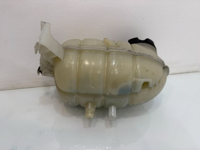 bontott BMW 3 F30-F35 Kiegyenlítő Tartály