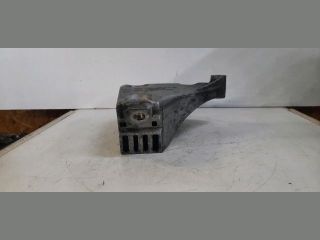 bontott BMW 3 F30-F35 Motor Tartó Bak Jobb