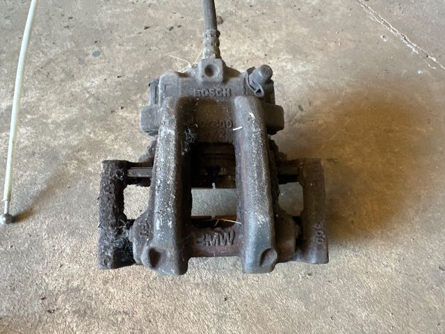 bontott BMW 3 F30-F35 Bal hátsó Féknyereg Munkahengerrel