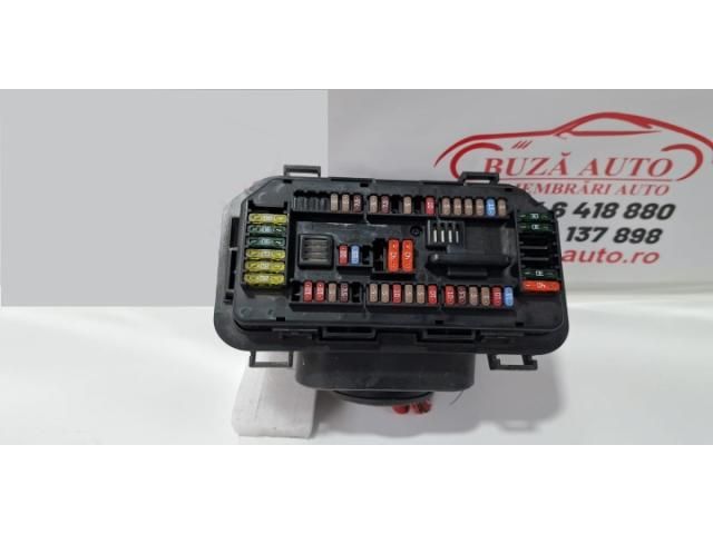 bontott BMW 3 F30-F35 Biztosítéktábla Motortér