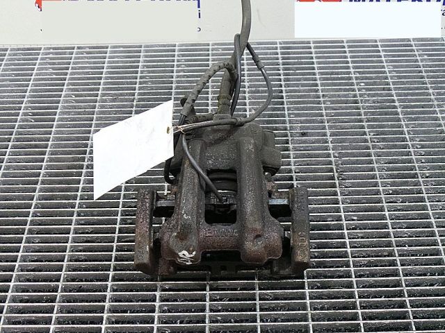 bontott BMW 3 F30-F35 Jobb hátsó Féknyereg Munkahengerrel