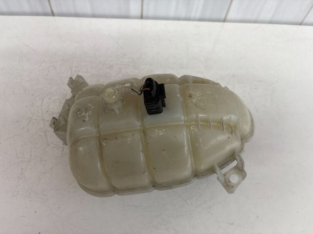 bontott BMW 3 F30-F35 Kiegyenlítő Tartály