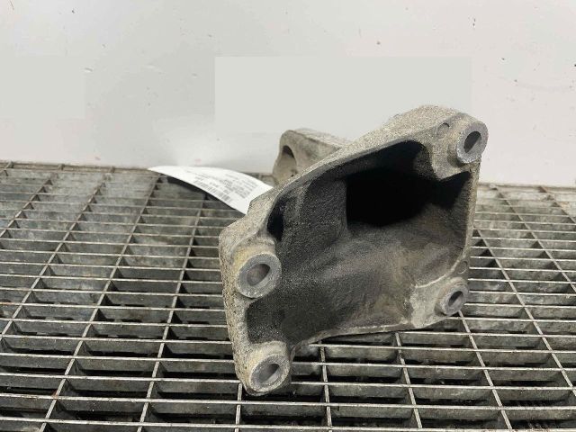 bontott BMW 3 F30-F35 Motor Tartó Bak Jobb