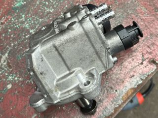 bontott BMW 3 F30-F35 Nagynyomású Szivattyú