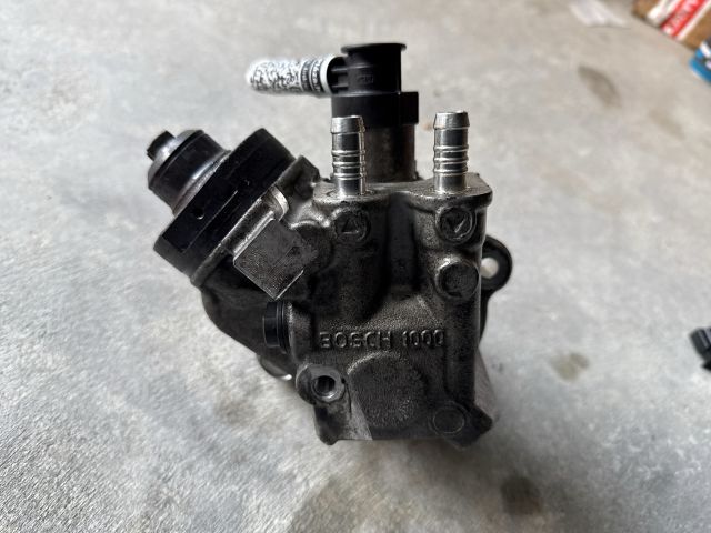 bontott BMW 3 F30-F35 Nagynyomású Szivattyú