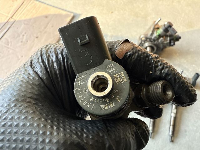 bontott BMW 3 F30-F35 Porlasztó Sor / Híd