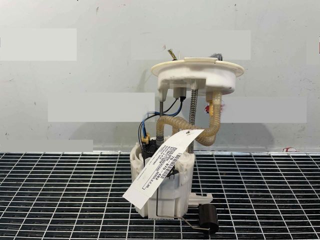 bontott BMW 3 F30-F35 Üzemanyag Szivattyú