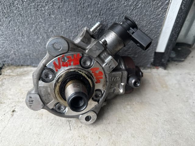 bontott BMW 3 F30-F35 Üzemanyag Szivattyú