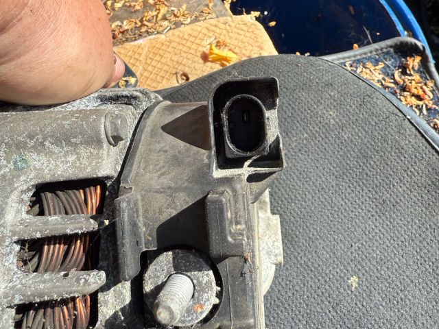 bontott BMW 3 F30-F35 Generátor