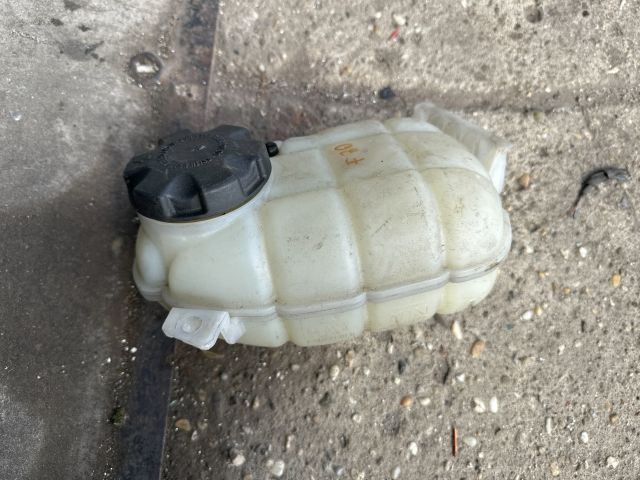 bontott BMW 3 F30-F35 Kiegyenlítő Tartály