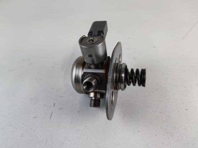 bontott BMW 3 F30-F35 Nagynyomású Szivattyú