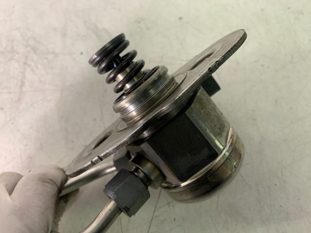 bontott BMW 3 F30-F35 Nagynyomású Szivattyú