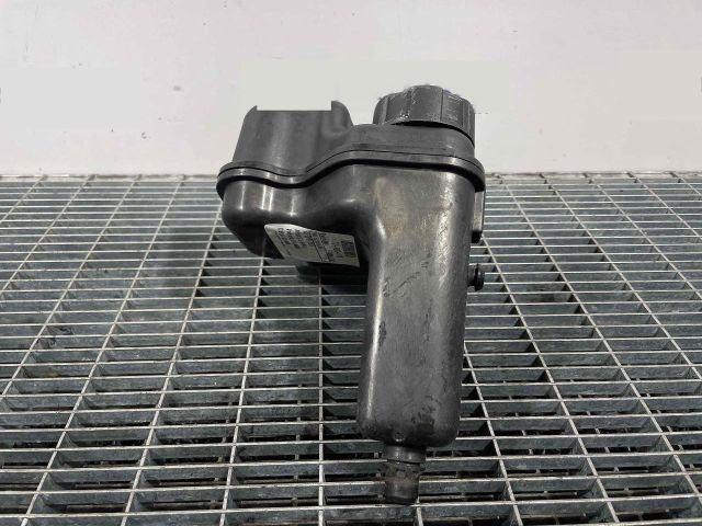 bontott BMW 3 F30-F35 Kiegyenlítő Tartály