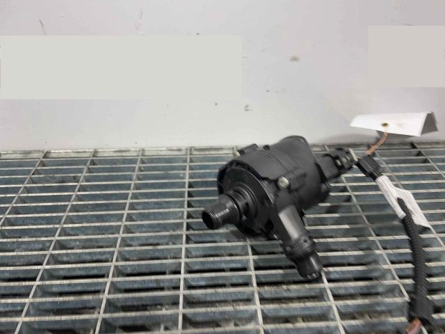 bontott BMW 3 F30-F35 Vízpumpa
