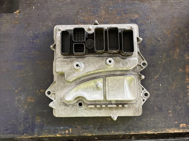 bontott BMW 3 F30-F35 Motorvezérlő