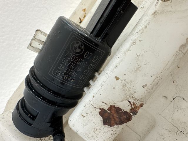 bontott BMW 3 F30-F35 Ablakmosó Tartály