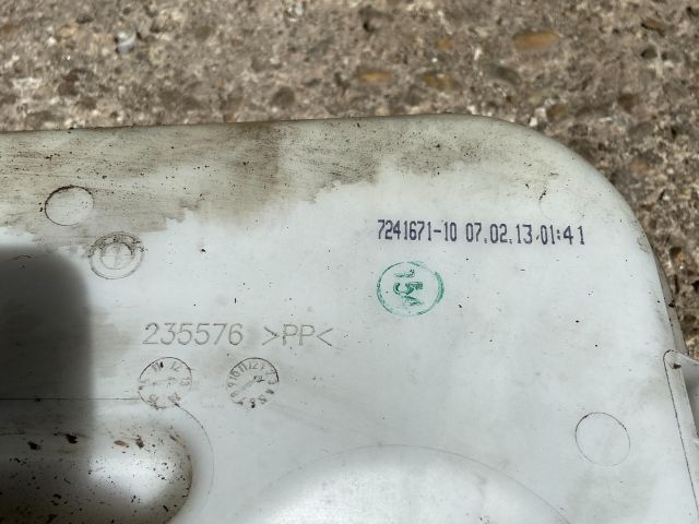 bontott BMW 3 F30-F35 Ablakmosó Tartály