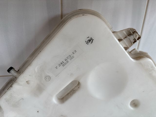 bontott BMW 3 F30-F35 Ablakmosó Tartály