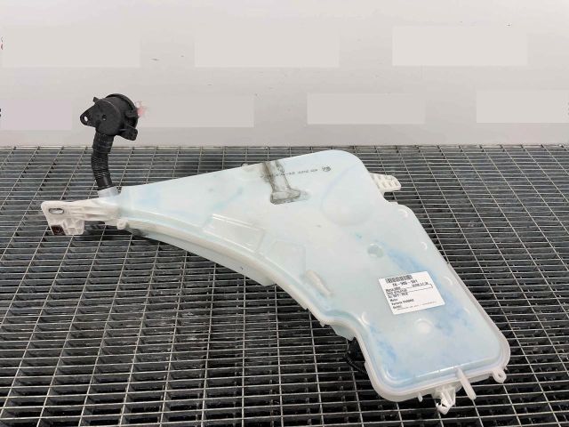 bontott BMW 3 F30-F35 Ablakmosó Tartály