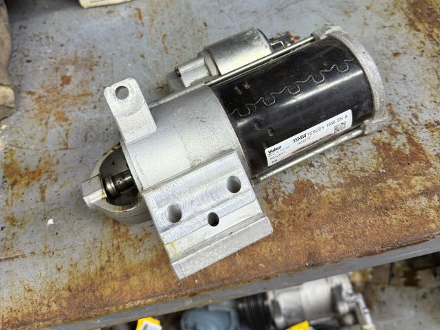 bontott BMW 3 F30-F35 Önindító