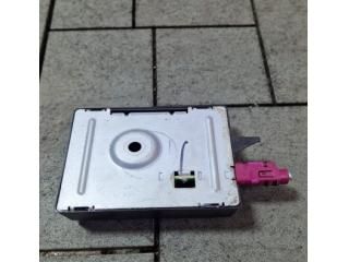 bontott BMW 3 F30-F35 Antenna Erősítő