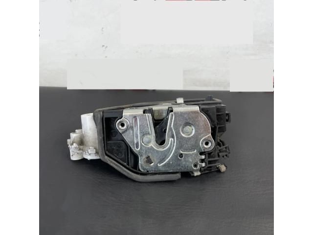 bontott BMW 3 F30-F35 Bal első Ajtózár