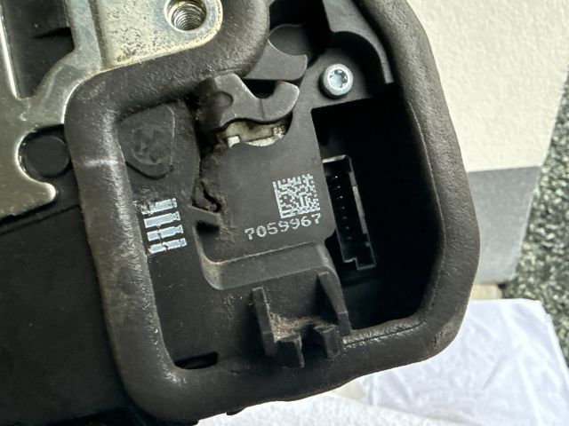 bontott BMW 3 F30-F35 Bal első Ajtózár