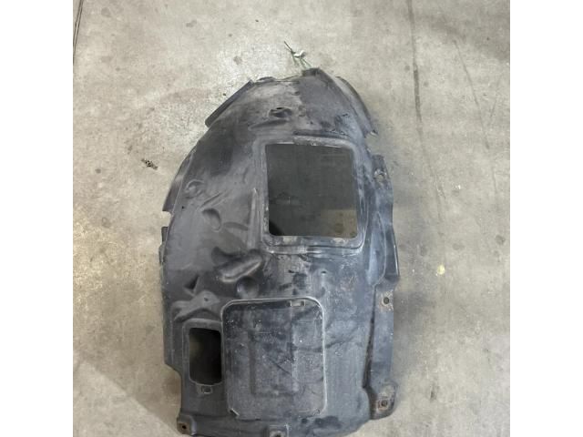 bontott BMW 3 F30-F35 Bal első Dobbetét (Kerékjárati, Műanyag)