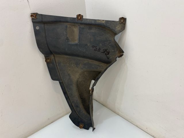 bontott BMW 3 F30-F35 Bal első Dobbetét (Kerékjárati, Műanyag)