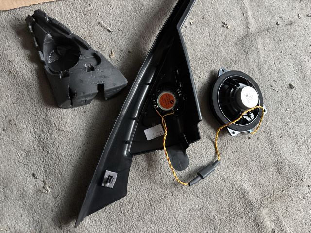 bontott BMW 3 F30-F35 Bal első Kis Hangszóró Burkolat