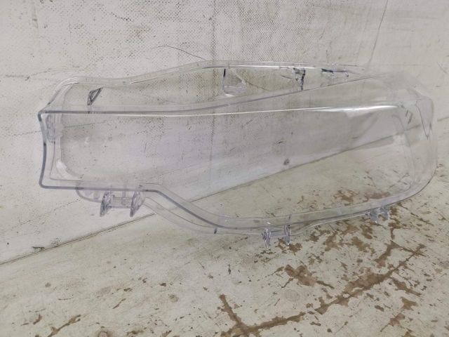 bontott BMW 3 F30-F35 Bal első Lámpabúra