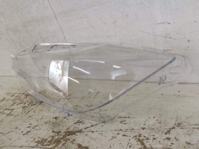 bontott BMW 3 F30-F35 Bal első Lámpabúra