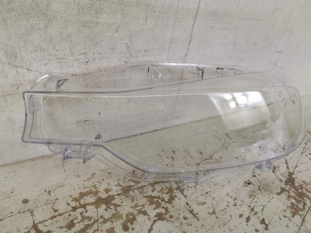 bontott BMW 3 F30-F35 Bal első Lámpabúra