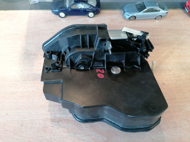 bontott BMW 3 F30-F35 Bal hátsó Ajtózár