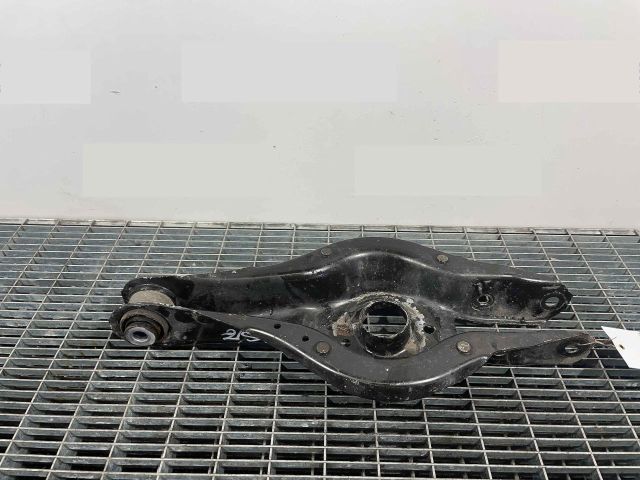 bontott BMW 3 F30-F35 Bal hátsó Alsó Lengőkar