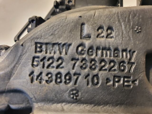 bontott BMW 3 F30-F35 Bal hátsó Külső Kilincsfészek