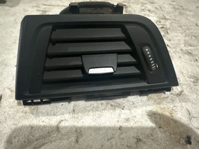 bontott BMW 3 F30-F35 Bal Szellőző