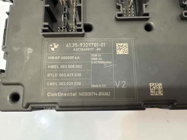 bontott BMW 3 F30-F35 Biztosítéktábla Csomagtér