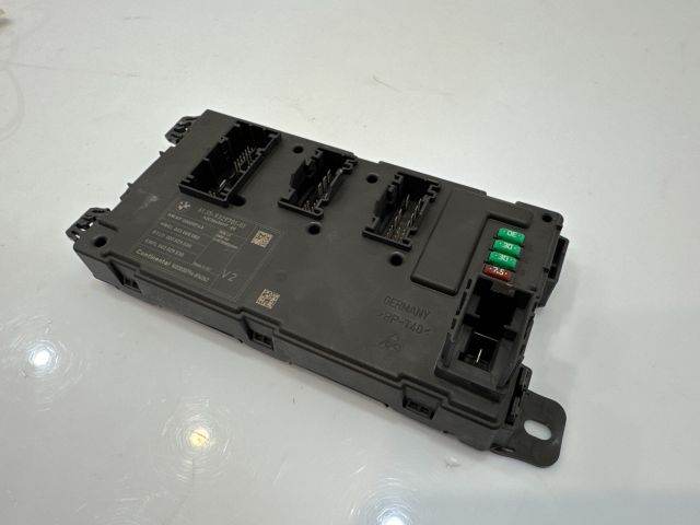 bontott BMW 3 F30-F35 Biztosítéktábla Csomagtér